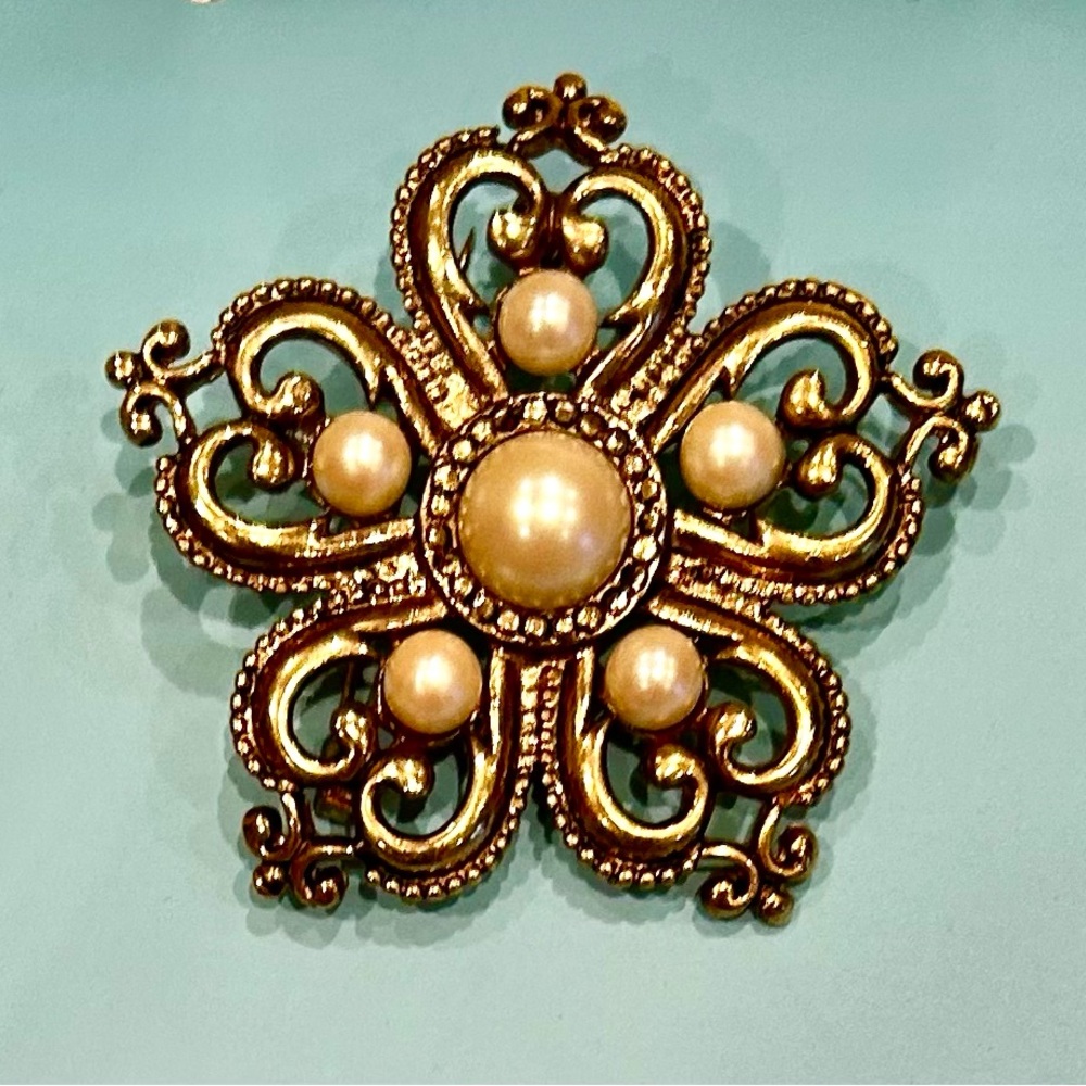 Vintage Gold Tone Brooch